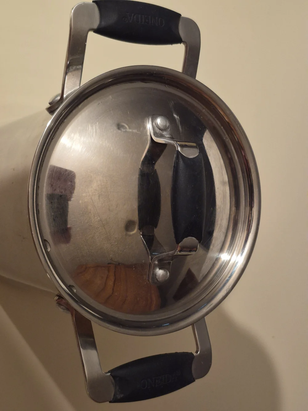 Oneida Stainless Steel Stock Pot with Black Handles and Lid 9.5 Tall